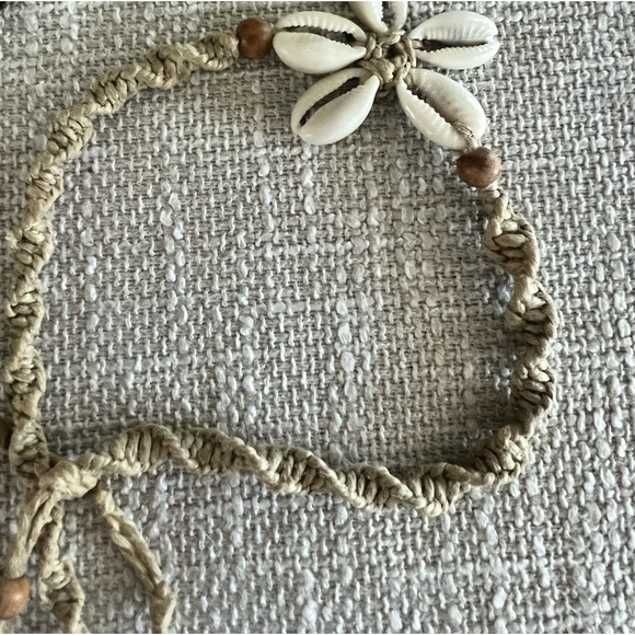 Vintage Puka Shell Chokers and bracelet - Picture 2 of 5
